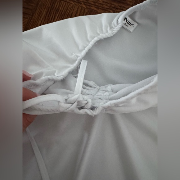 ruffled white mini skirt in size small barely worn in great condition - Picture 2 of 5